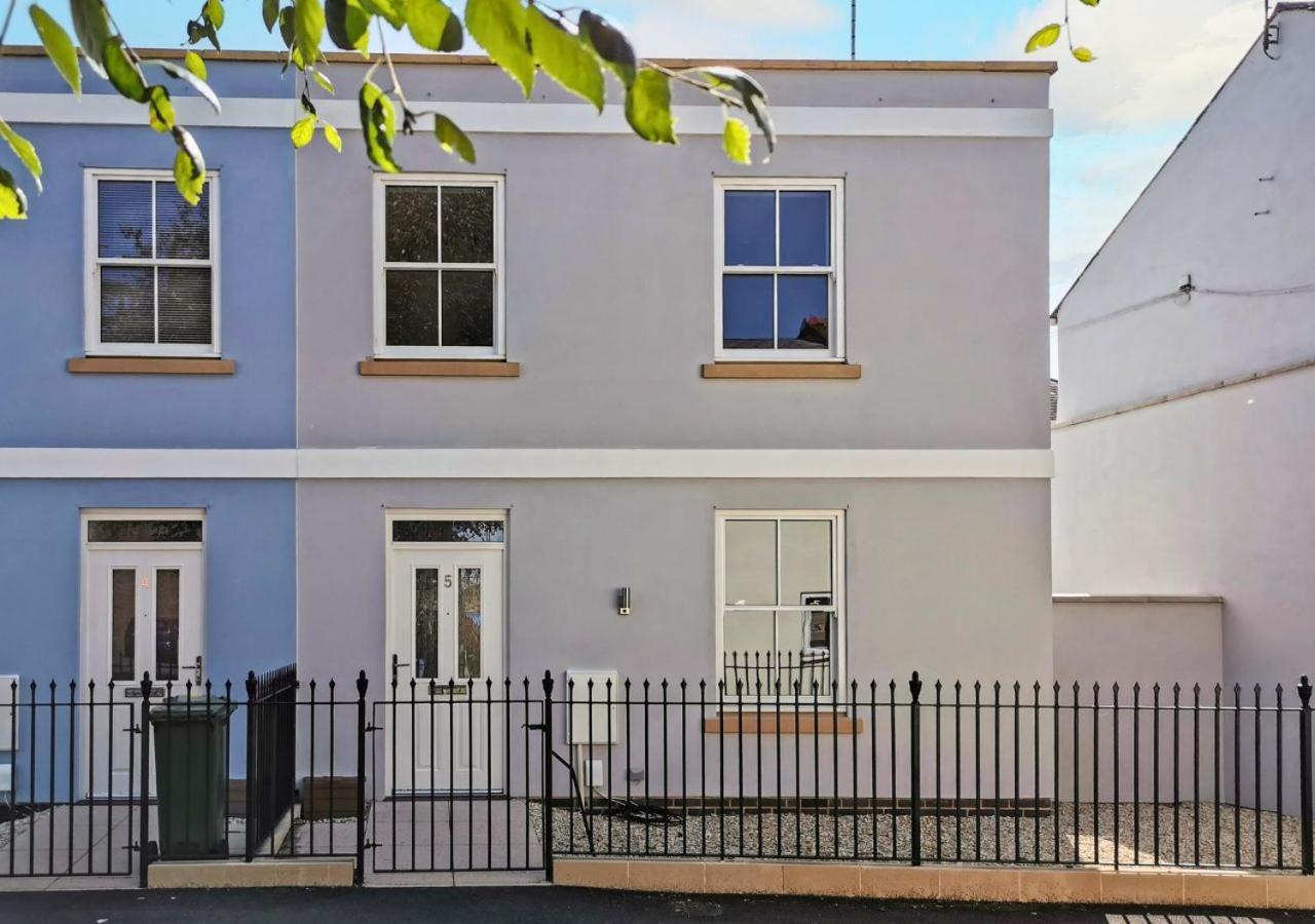 Stunning 2 Bed With Private Patio And Free Parking Villa Cheltenham Exterior photo
