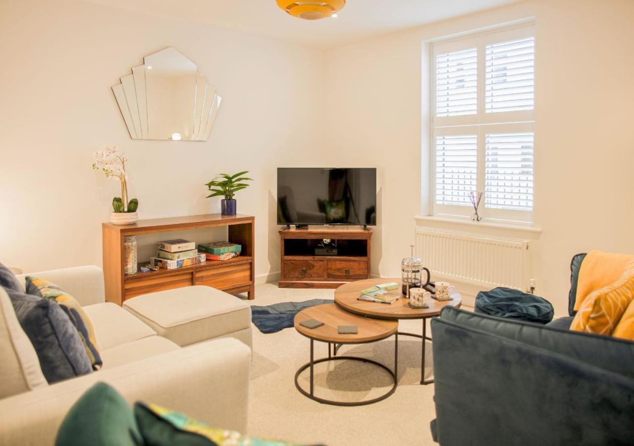 Stunning 2 Bed With Private Patio And Free Parking Villa Cheltenham Exterior photo